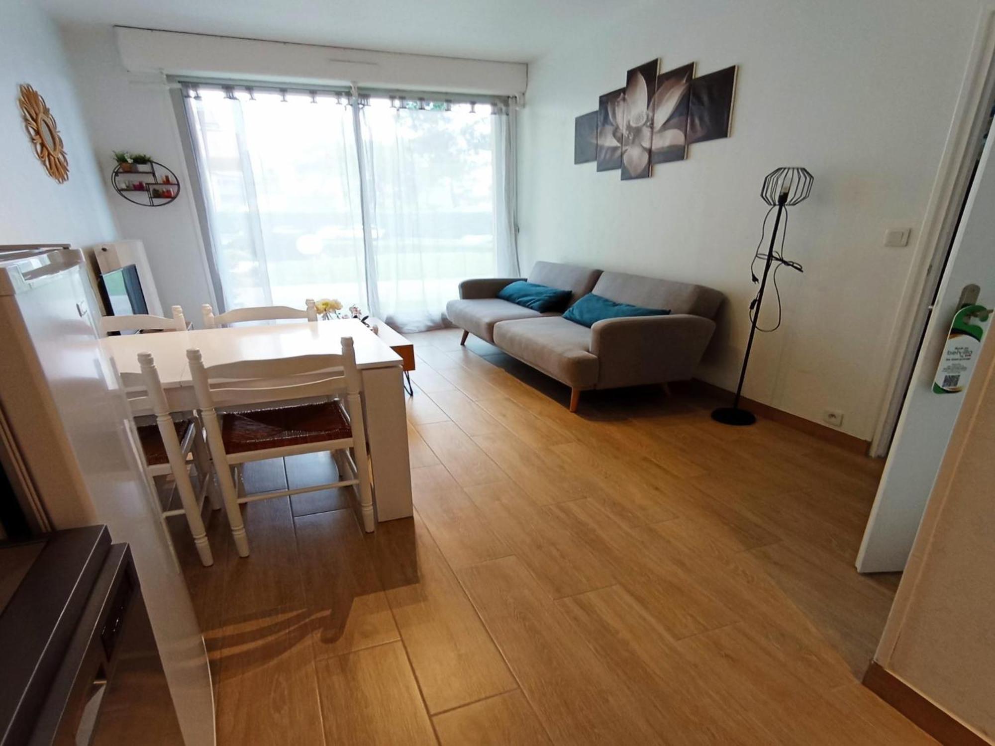 Simplistic Holiday Home In Grandcamp With Garden Eksteriør bilde