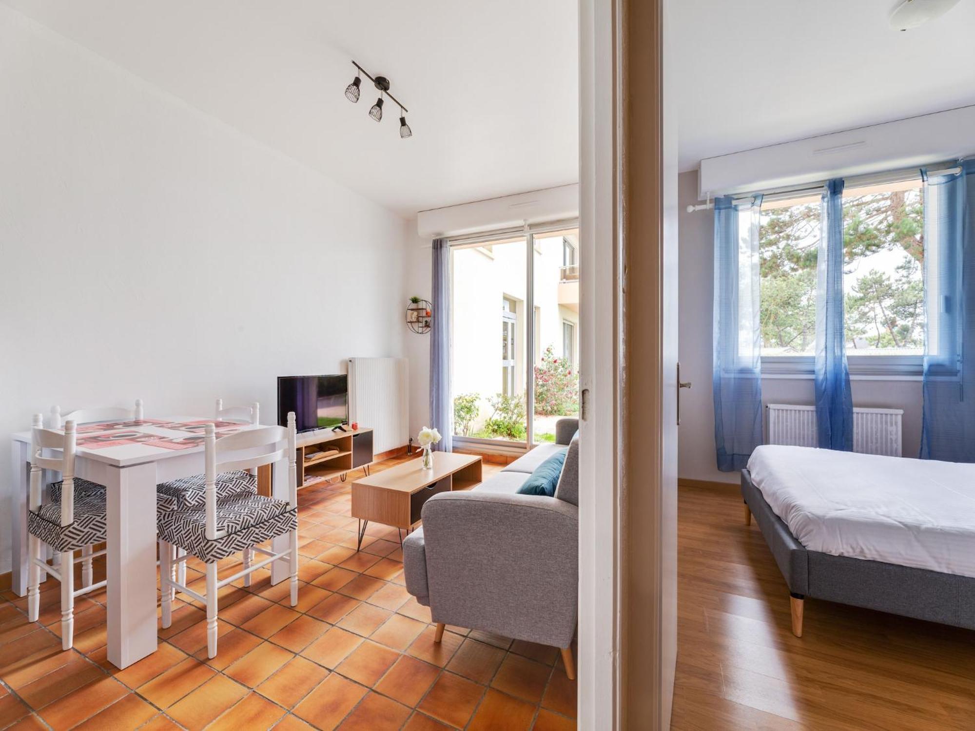 Simplistic Holiday Home In Grandcamp With Garden Eksteriør bilde